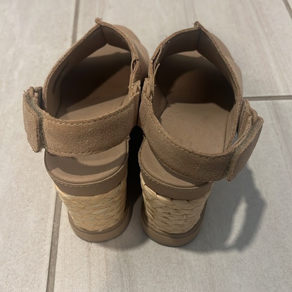 UGG Abbot wedge slingback. - Picture 4 of 4